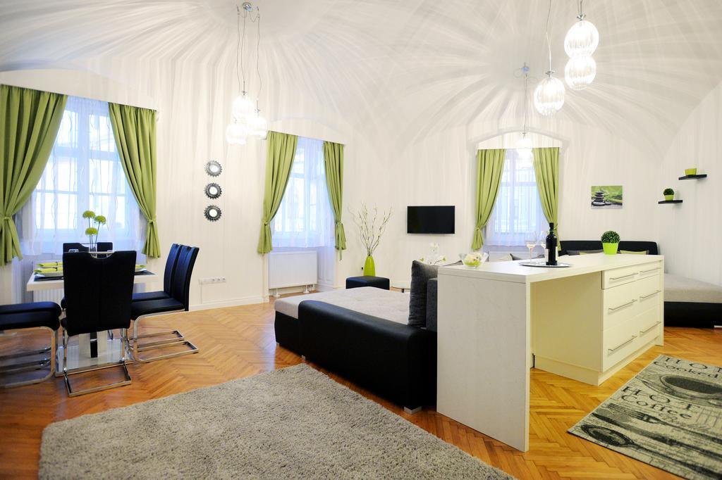 Varkapitany Apartman Eger Buitenkant foto