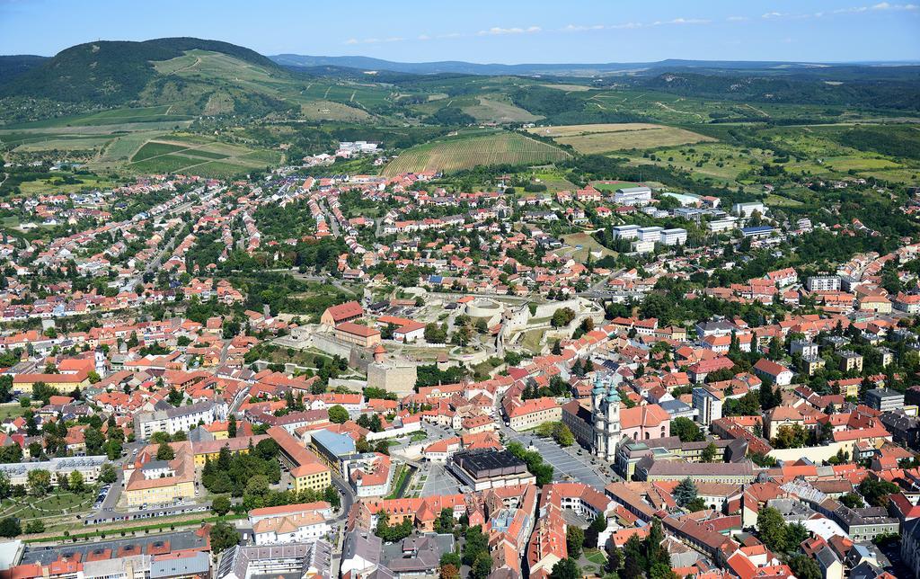 Varkapitany Apartman Eger Buitenkant foto