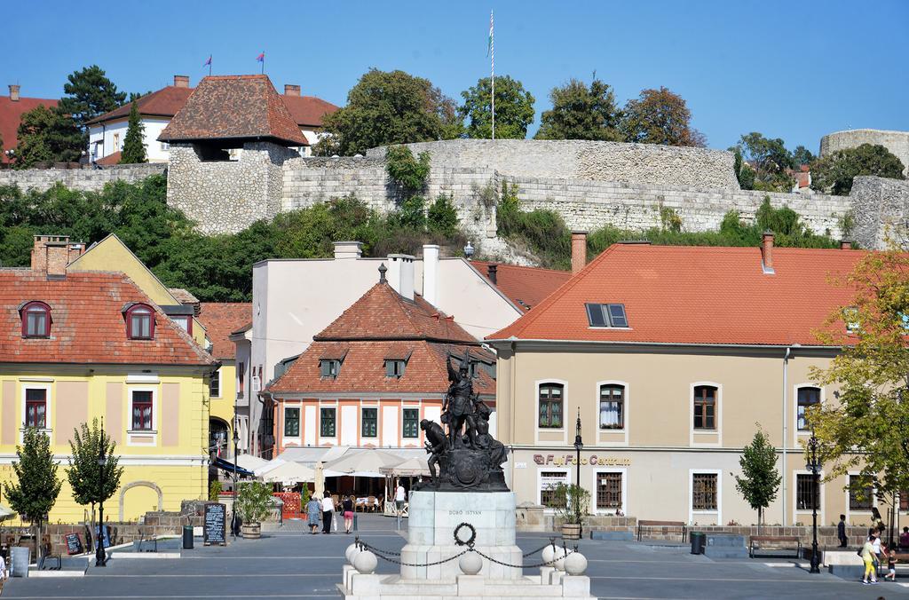 Varkapitany Apartman Eger Buitenkant foto